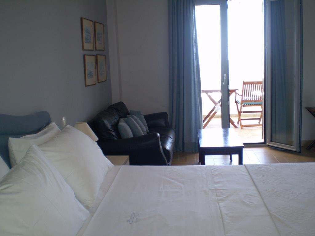 Athena Hotel Milopotamos  Room photo